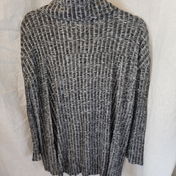 Long sleeve side split nursing top - Picture 2 of 8